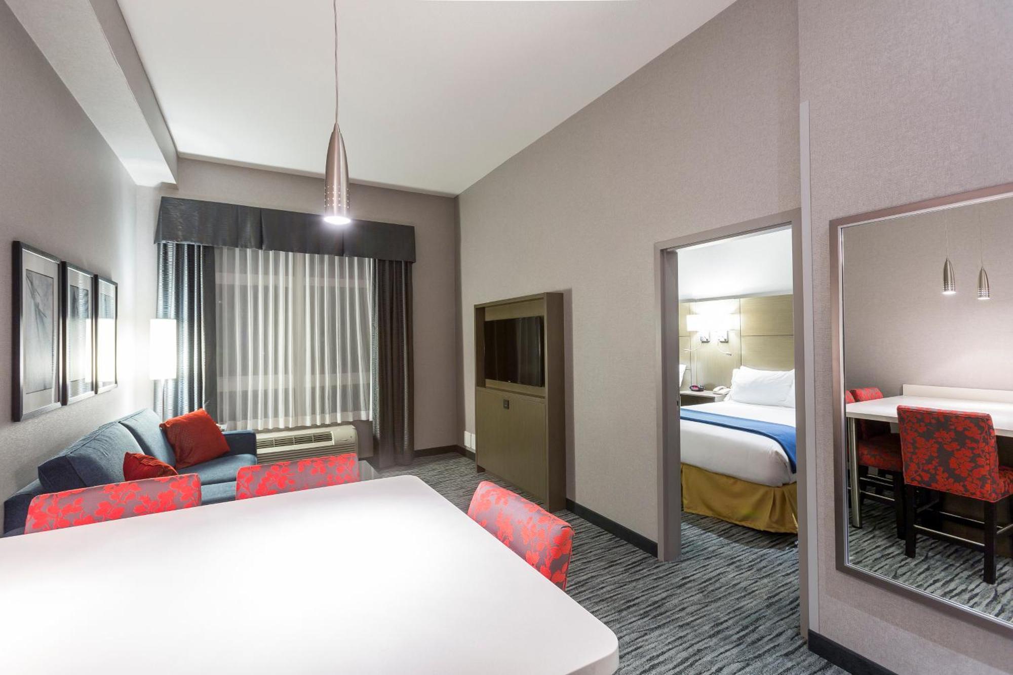 Holiday Inn Express & Suites Riverport Richmond, An Ihg Hotel Exterior photo